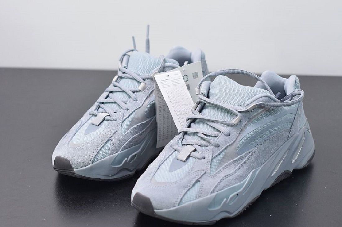 Yeezy 700 V2 Hospital Blue Fake that Look Real (3)